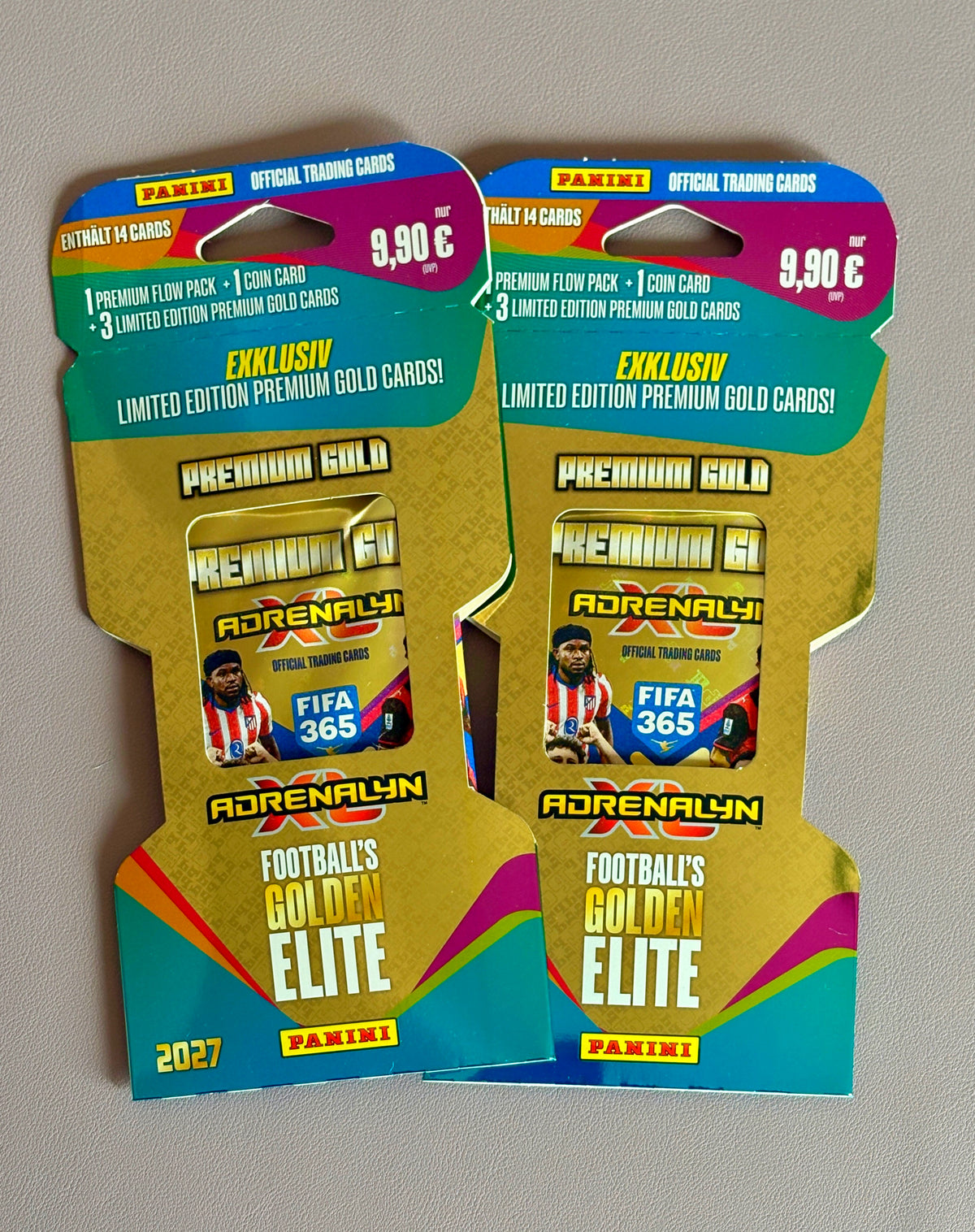 Zwei Panini FIFA 365 2026/2027 Adrenalyn XL Premium Gold Flow Booster Blister Vorderseite